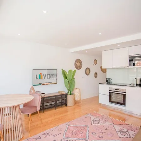 Liiiving In - Flores Design Experience Apartment